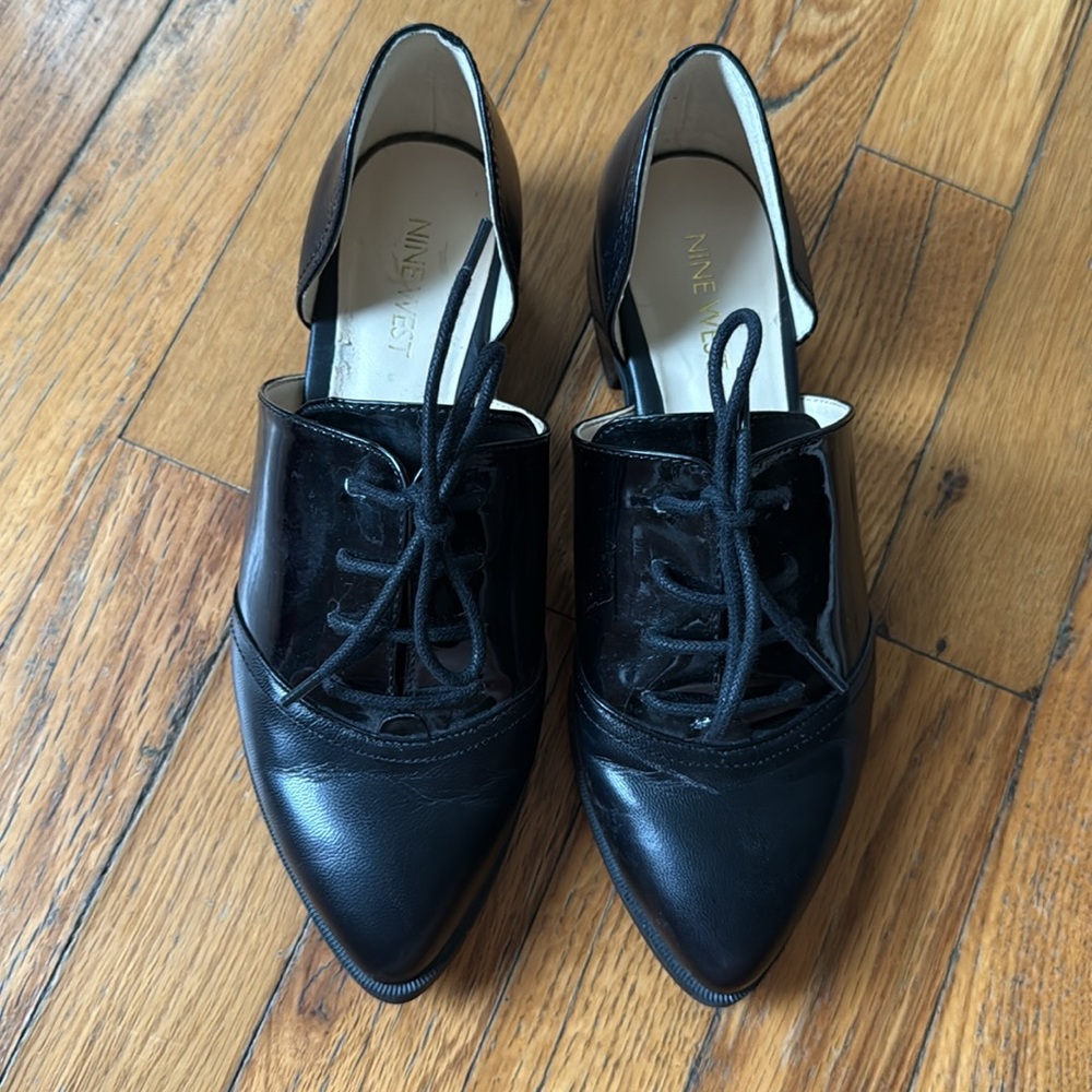 Nine West Black Flats with Elegant Cutout Details 6.5 - Picture 2 of 9